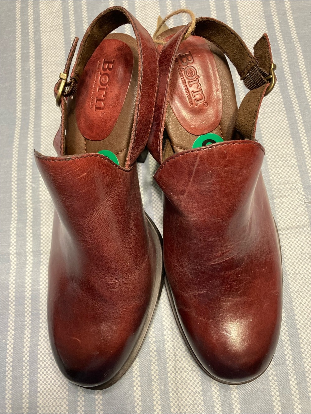 NWT Born burgundy leather heeled clogs. - Picture 3 of 5